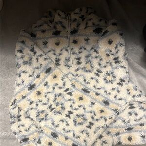 Love Tree Cream and Gray Patterned Sweater